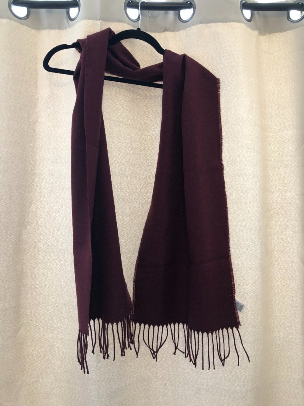 Old Navy Maroon scarf, one size, good conditoin